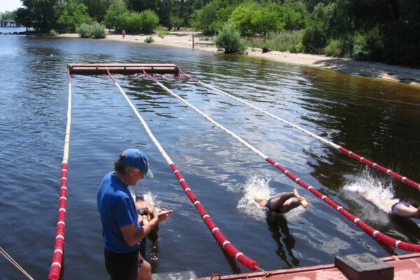 Відкритий басейн на Дніпрі