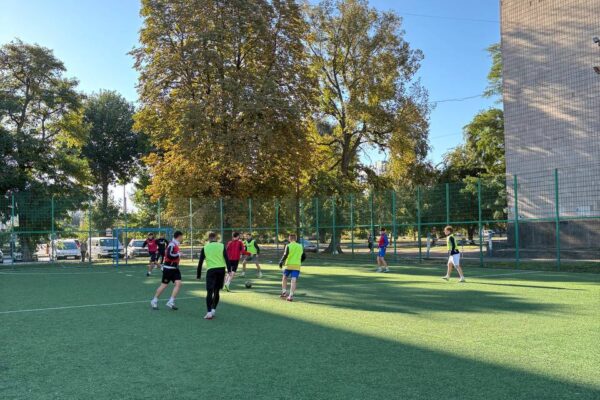 Футбольний майданчик